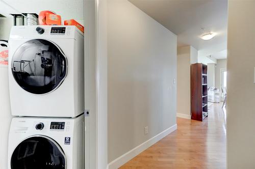 805-1947 Underhill Street, Kelowna, BC - Indoor Photo Showing Laundry Room