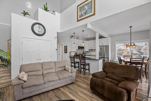 410-6956 Terazona Loop, Kelowna, BC - Indoor Photo Showing Living Room