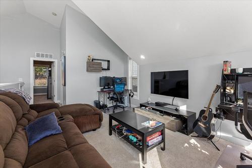 410-6956 Terazona Loop, Kelowna, BC - Indoor Photo Showing Living Room