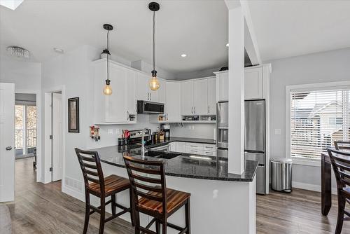 410-6956 Terazona Loop, Kelowna, BC - Indoor Photo Showing Kitchen With Upgraded Kitchen