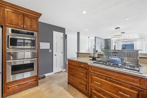 2624 Wild Horse Drive, West Kelowna, BC - Indoor Photo Showing Kitchen