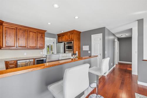 2624 Wild Horse Drive, West Kelowna, BC - Indoor Photo Showing Kitchen