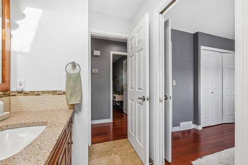 2624 Wild Horse Drive, West Kelowna, BC - Indoor Photo Showing Bathroom