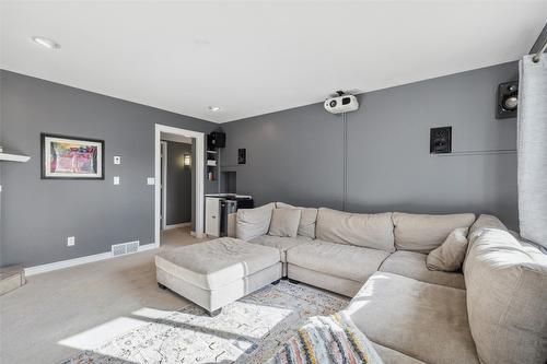 2624 Wild Horse Drive, West Kelowna, BC - Indoor Photo Showing Living Room