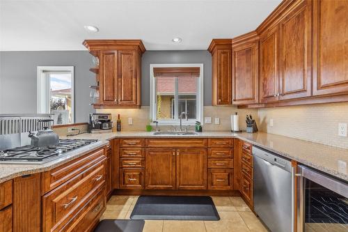 2624 Wild Horse Drive, West Kelowna, BC - Indoor Photo Showing Kitchen