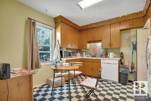 11523 75 Av Nw, Edmonton, AB - Indoor Photo Showing Kitchen