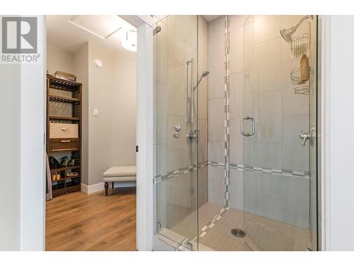 7255 Dunwaters Road, Kelowna, BC - Indoor Photo Showing Bathroom