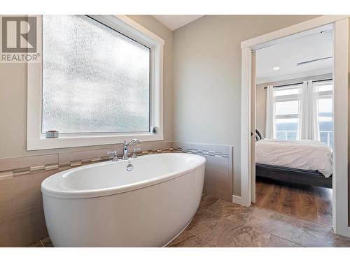 7255 Dunwaters Road, Kelowna, BC - Indoor Photo Showing Bathroom