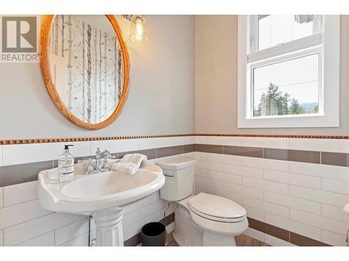 7255 Dunwaters Road, Kelowna, BC - Indoor Photo Showing Bathroom