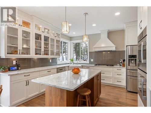 7255 Dunwaters Road, Kelowna, BC - Indoor Photo Showing Kitchen With Upgraded Kitchen