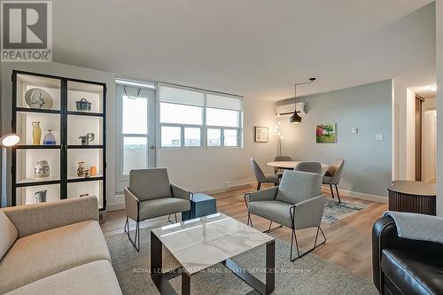 1003 - 700 Dynes Road, Burlington, ON - Indoor Photo Showing Living Room