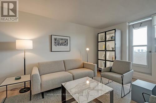 1003 - 700 Dynes Road, Burlington, ON - Indoor Photo Showing Living Room