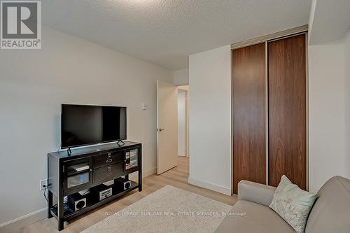 1003 - 700 Dynes Road, Burlington, ON - Indoor