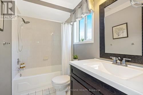 110 Pentland Road, Hamilton, ON - Indoor Photo Showing Bathroom