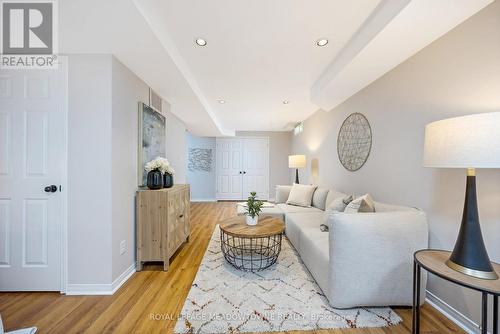 110 Pentland Road, Hamilton, ON - Indoor Photo Showing Living Room