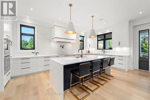 108 Hollingsworth Drive, King, ON - Indoor Photo Showing Kitchen With Upgraded Kitchen