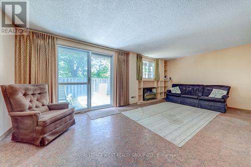 50 - 50 Silver Shadow Path, Toronto, ON - Indoor Photo Showing Living Room