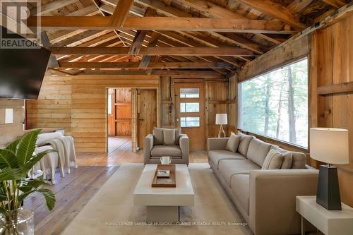 1470 Island 90, Georgian Bay, ON - Indoor Photo Showing Living Room