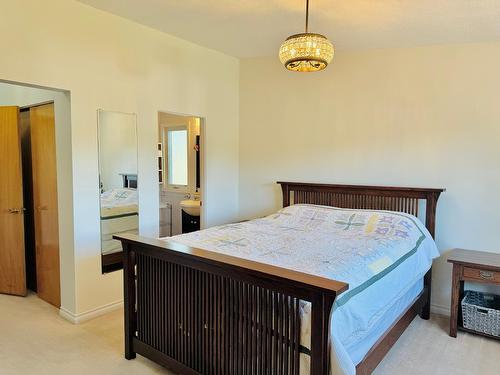 600 14Th Avenue S, Cranbrook, BC - Indoor Photo Showing Bedroom