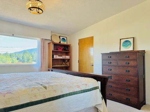 600 14Th Avenue S, Cranbrook, BC - Indoor Photo Showing Bedroom