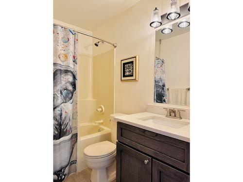 600 14Th Avenue S, Cranbrook, BC - Indoor Photo Showing Bathroom