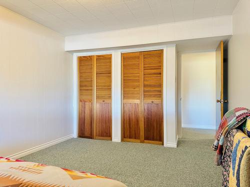 600 14Th Avenue S, Cranbrook, BC - Indoor Photo Showing Bedroom