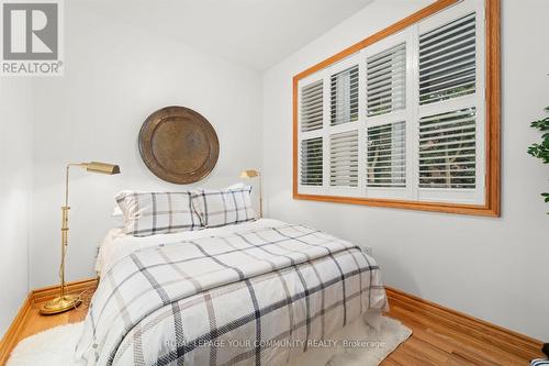 53 Essex Street, Toronto, ON - Indoor Photo Showing Bedroom