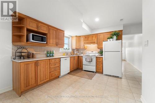 53 Essex Street, Toronto, ON - Indoor Photo Showing Kitchen