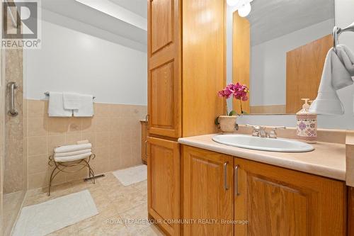 53 Essex Street, Toronto, ON - Indoor Photo Showing Bathroom