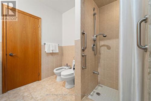 53 Essex Street, Toronto, ON - Indoor Photo Showing Bathroom