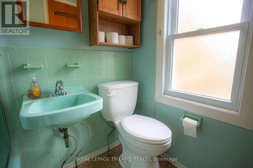 1 Meda Street, St. Thomas, ON - Indoor Photo Showing Bathroom