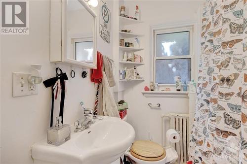 45-47 Heney Street, Ottawa, ON - Indoor Photo Showing Bathroom