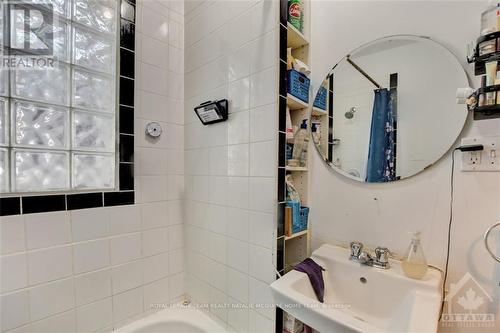 45-47 Heney Street, Ottawa, ON - Indoor Photo Showing Bathroom