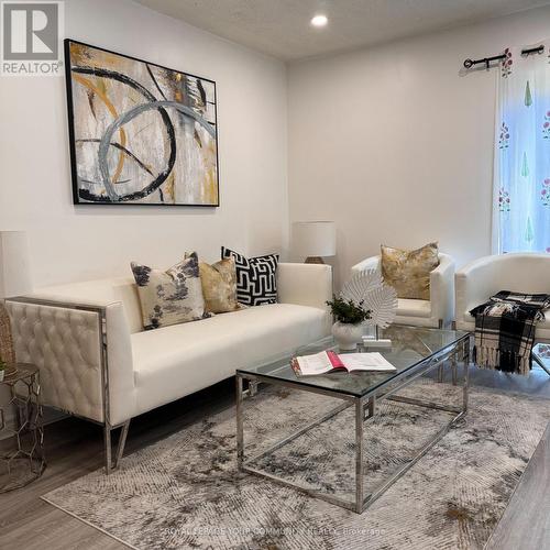 34 - 400 Tailfeather Crescent, Mississauga, ON - Indoor Photo Showing Living Room