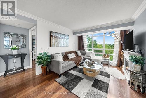 617 - 238 Bonis Avenue, Toronto, ON - Indoor Photo Showing Living Room