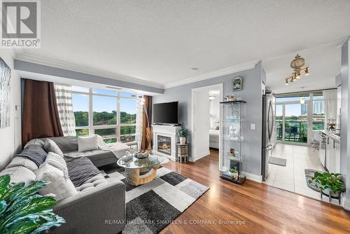 617 - 238 Bonis Avenue, Toronto, ON - Indoor Photo Showing Living Room