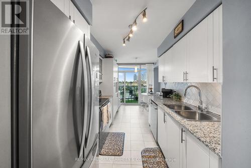 617 - 238 Bonis Avenue, Toronto, ON - Indoor Photo Showing Kitchen With Stainless Steel Kitchen With Double Sink With Upgraded Kitchen