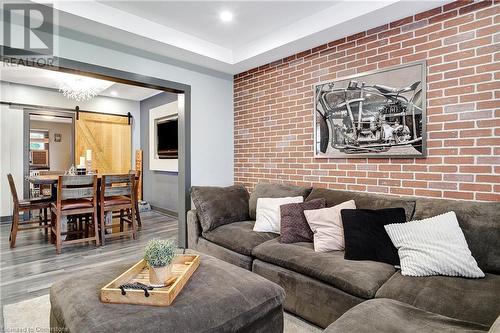 12 Lowell Street N, Cambridge, ON - Indoor Photo Showing Living Room