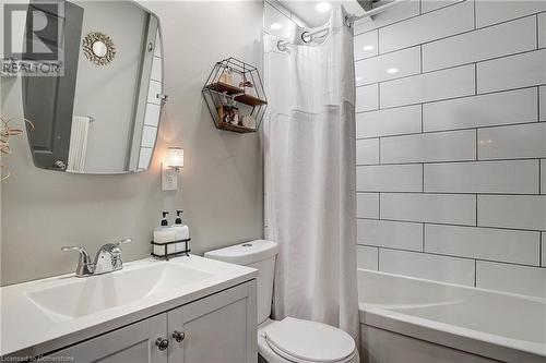 12 Lowell Street N, Cambridge, ON - Indoor Photo Showing Bathroom