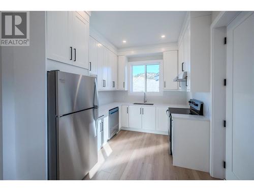 1121 Antler Drive, Penticton, BC - Indoor Photo Showing Kitchen