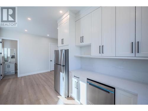 1121 Antler Drive, Penticton, BC - Indoor Photo Showing Kitchen