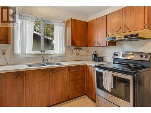 2737 15Th Avenue, Prince George, BC - Indoor Photo Showing Kitchen With Double Sink