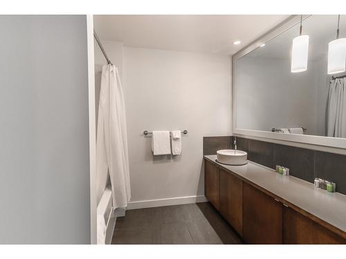 400 Stemwinder Drive Unit# 202, Kimberley, BC - Indoor Photo Showing Bathroom