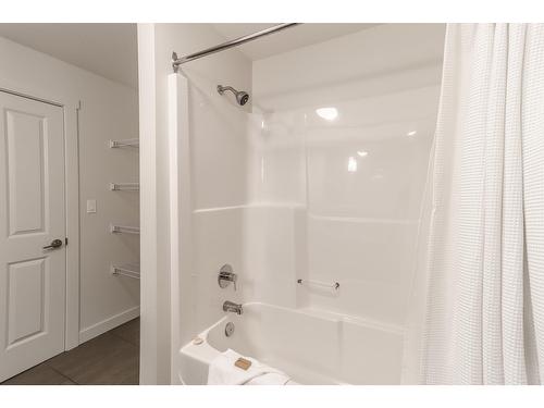 400 Stemwinder Drive Unit# 202, Kimberley, BC - Indoor Photo Showing Bathroom