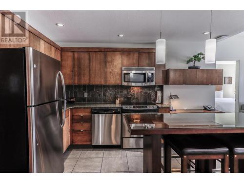 400 Stemwinder Drive Unit# 202, Kimberley, BC - Indoor Photo Showing Kitchen With Stainless Steel Kitchen With Upgraded Kitchen