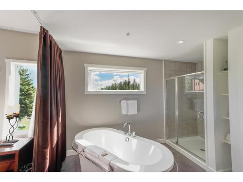 201 - 400 Stemwinder Drive, Kimberley, BC - Indoor Photo Showing Bathroom