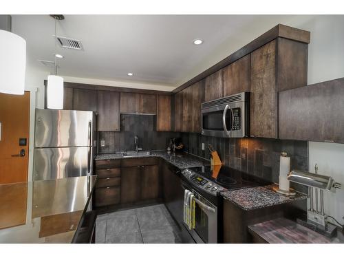 201 - 400 Stemwinder Drive, Kimberley, BC - Indoor Photo Showing Kitchen