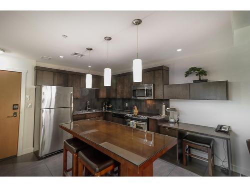 201 - 400 Stemwinder Drive, Kimberley, BC - Indoor Photo Showing Kitchen With Upgraded Kitchen