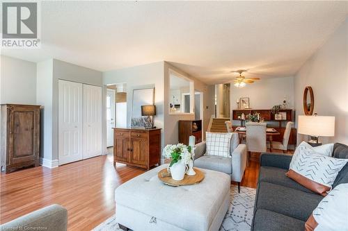 2343 Malcolm Crescent, Burlington, ON - Indoor Photo Showing Living Room