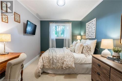 2343 Malcolm Crescent, Burlington, ON - Indoor Photo Showing Bedroom